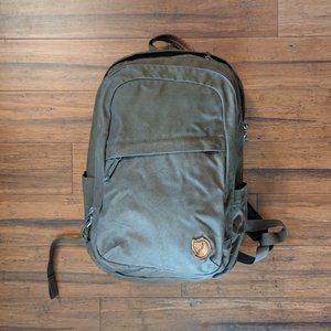 Fjallraven 28 Liter Backpack With Laptop Sleeve, Dark Khaki/Olive Green